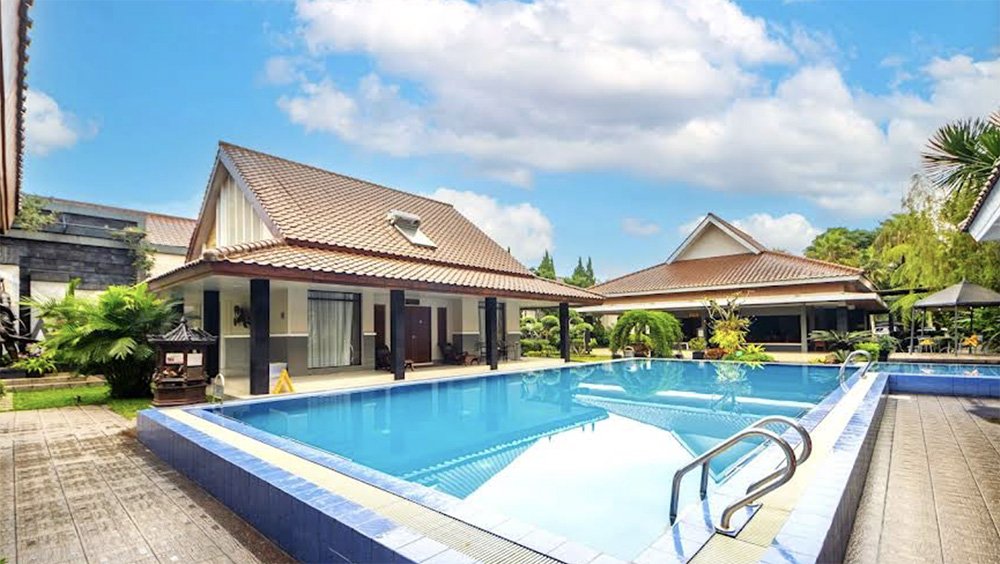 Kolam Renang Hotel Griya Persada