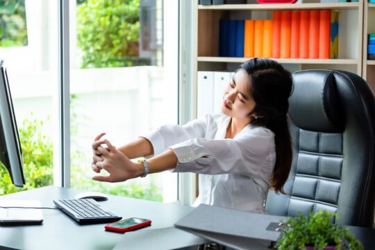 Posture Training: Latihan Koreksi Tubuh untuk Pekerja Kantoran