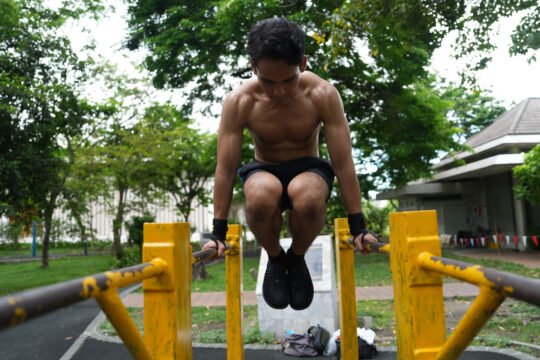 Calisthenics vs Gym: Mana yang Lebih Cocok untuk Pemula?