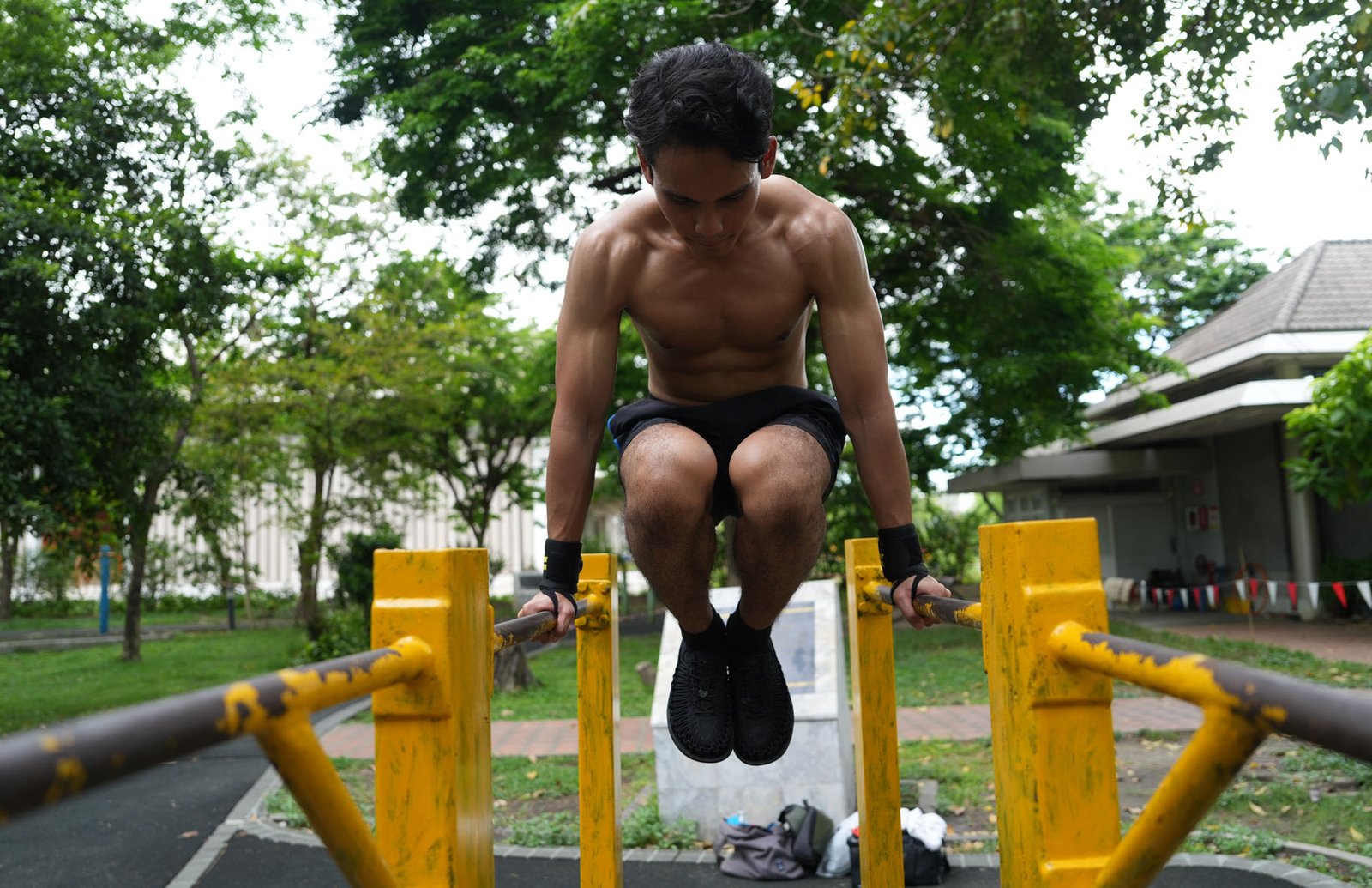 Calisthenics vs Gym: Mana yang Lebih Cocok untuk Pemula?